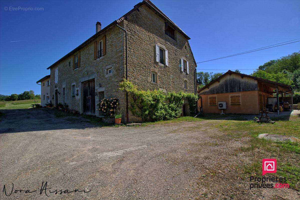 Maison à MONTMOROT
