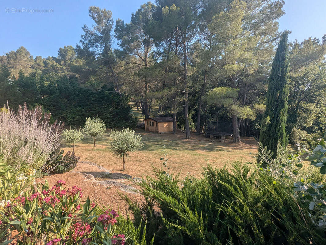 VILLECROZE, maison de plain-pied 130 m², 3 chambres, piscine, garage, terrain de 3 300 m² - photo 8