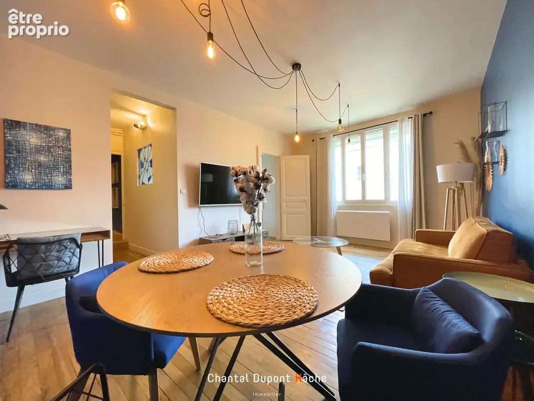 CHARTRES COEUR DE VILLE - Bel Appartement 2 pièces entièrement rénové avec gout et vendu meublé - photo 3