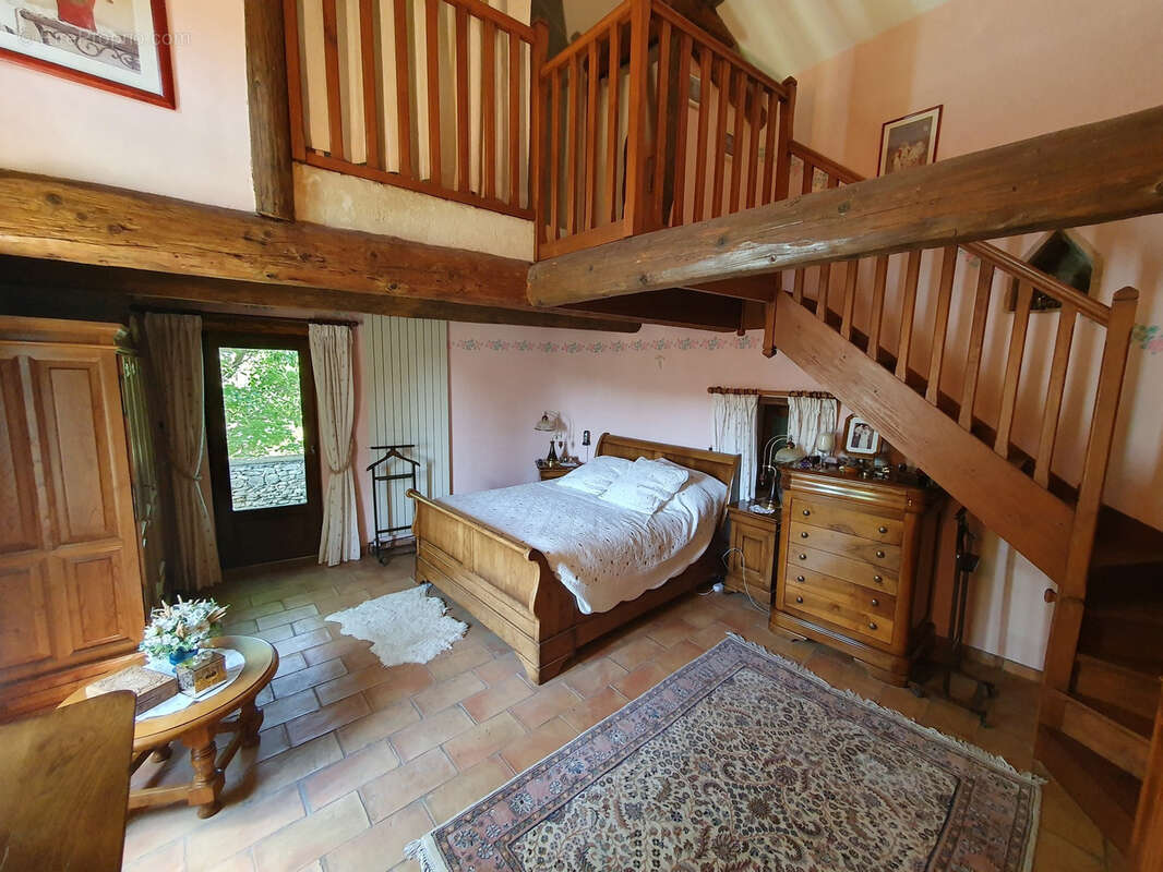 Maison à SAINT-QUENTIN-LA-POTERIE