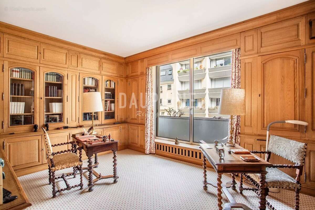 Appartement à PARIS-7E