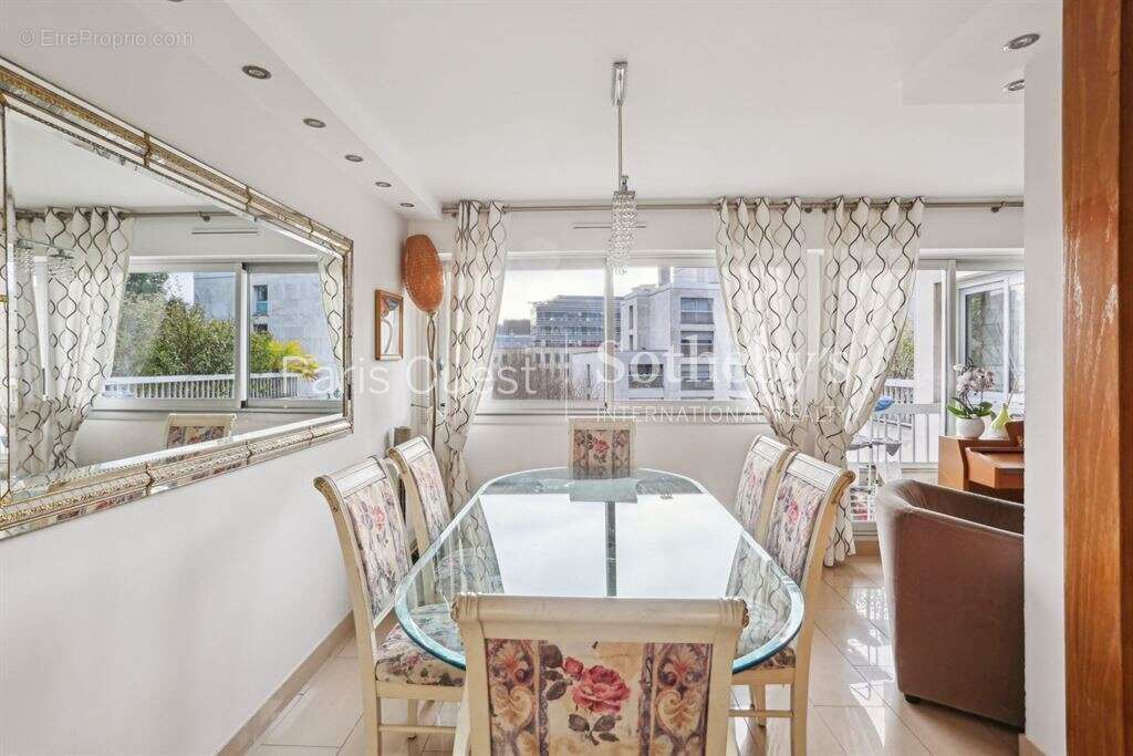 Appartement à NEUILLY-SUR-SEINE