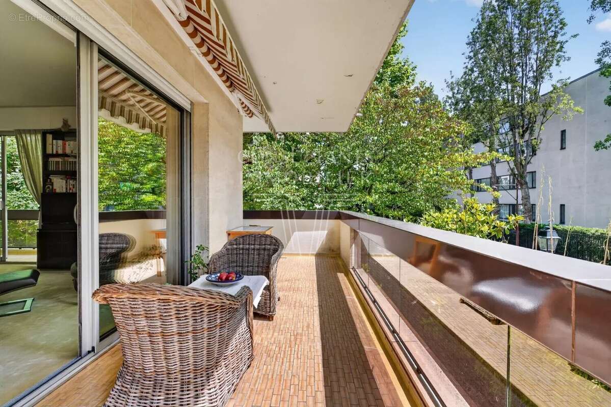 Appartement à NEUILLY-SUR-SEINE