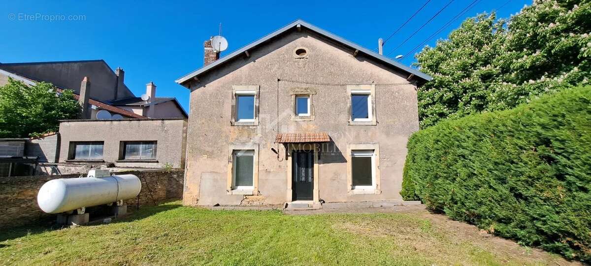 Maison à THIAUCOURT-REGNIEVILLE