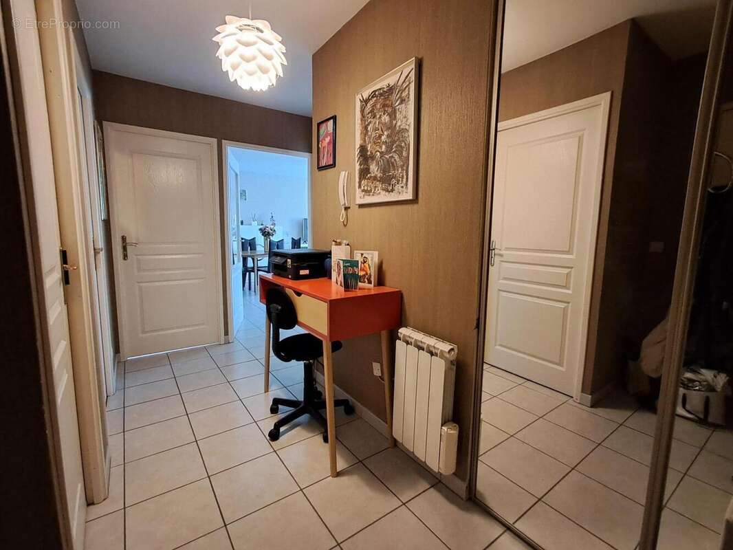   - Appartement à DECINES-CHARPIEU