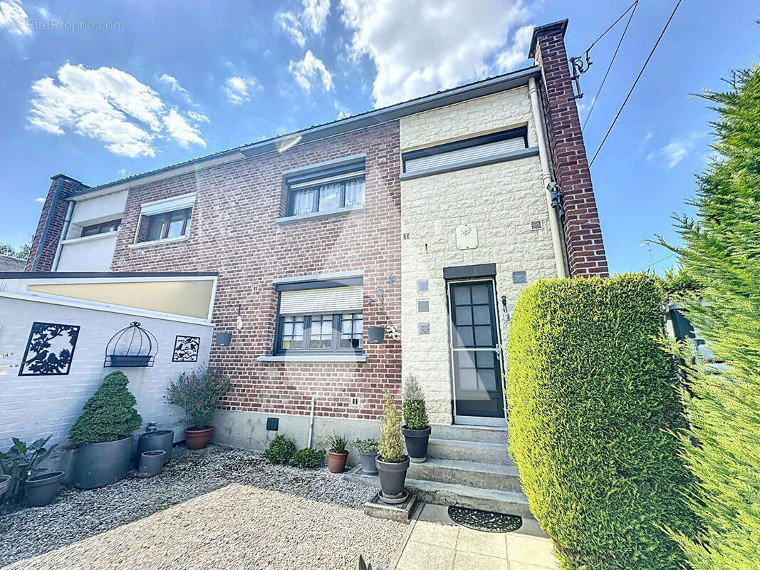 Maison à QUIEVRECHAIN