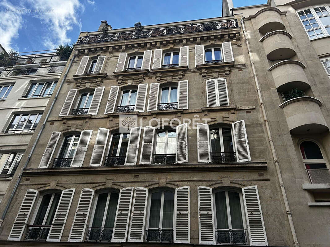 Appartement à PARIS-16E