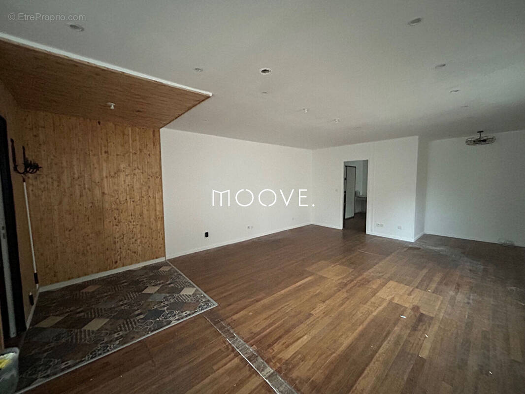 Commerce à PETIT-COURONNE