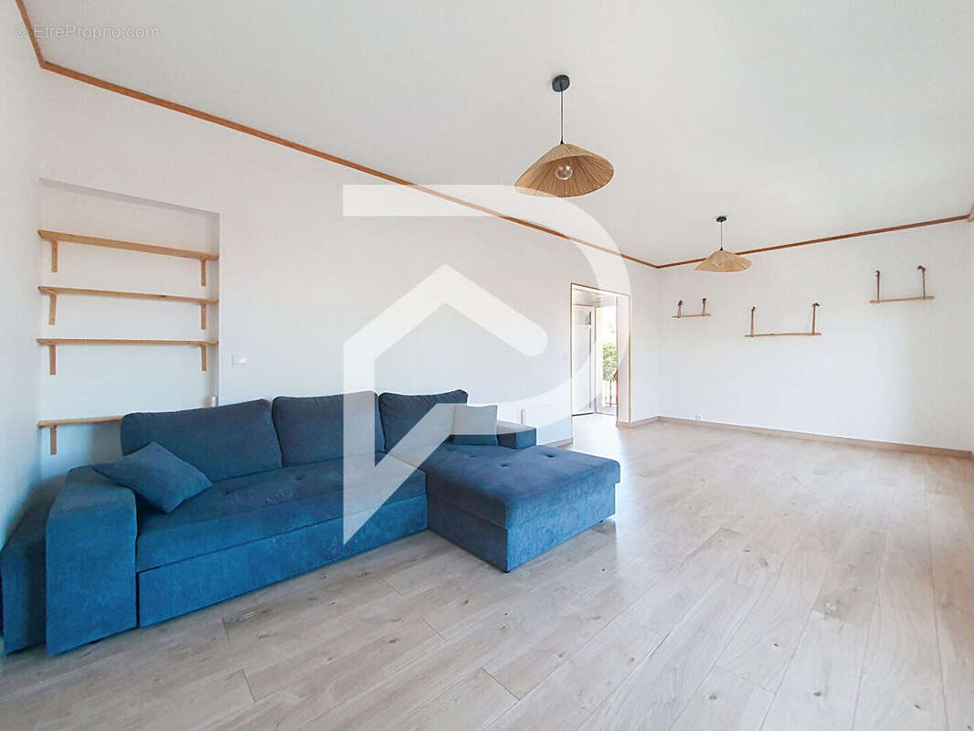 Appartement  T4 80m²  terrasse et parking - photo 2
