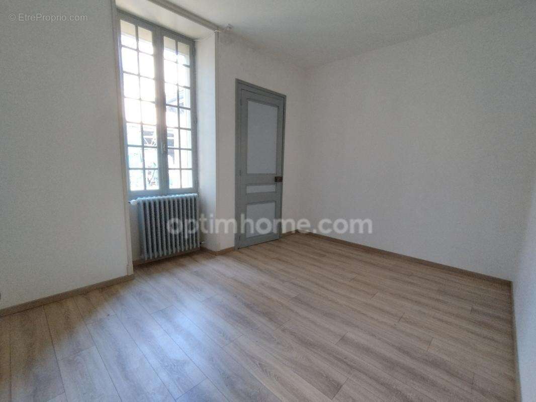 En Charente, ANGOULEME. Maison 145 m², 4 chambres, jardin clos 830 m² et grand garage - photo 6