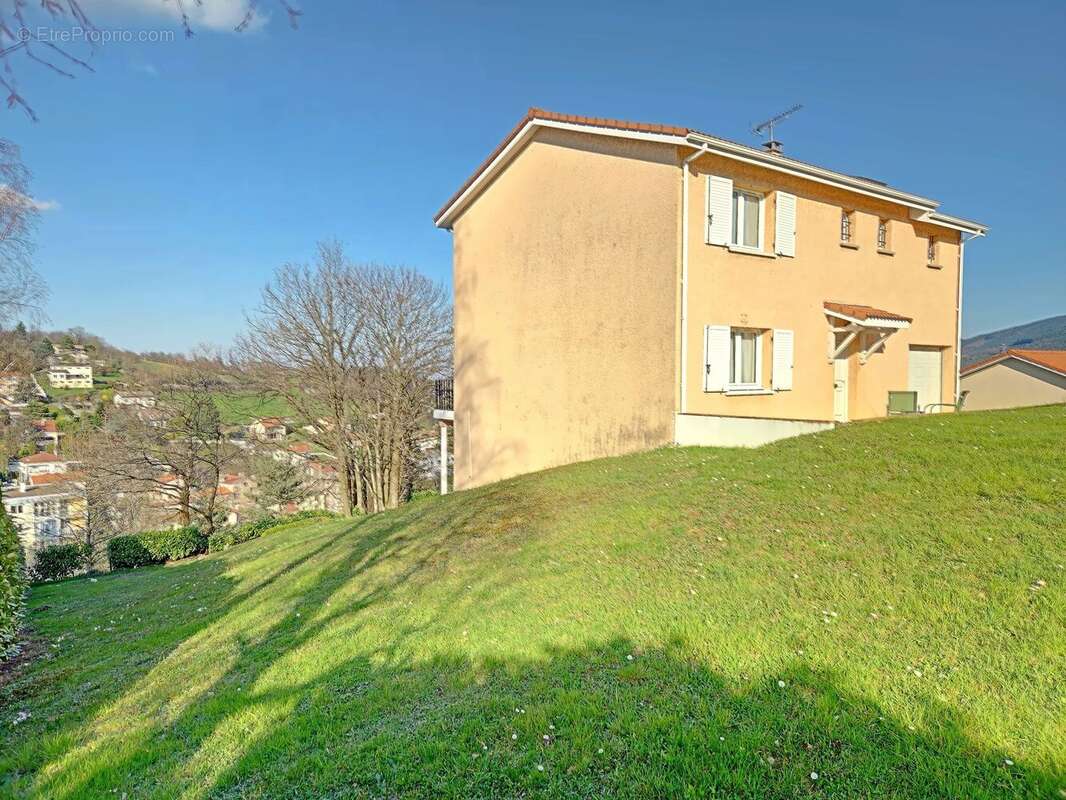 Maison 200 m² à Saint-Etienne  - photo 2