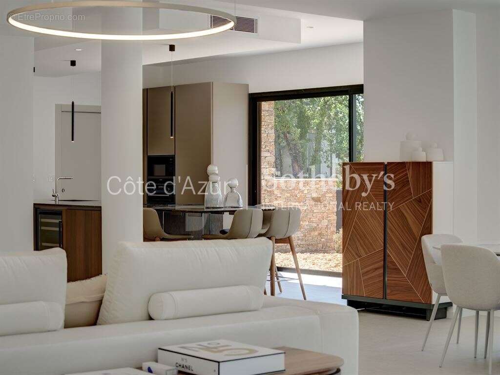 Maison à TOURRETTES