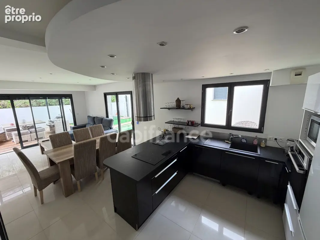 Maison à vendre 4 pièces SAINT AYGULF (83), piscine, jacuzzi,2 terrasses, jardin - photo 2