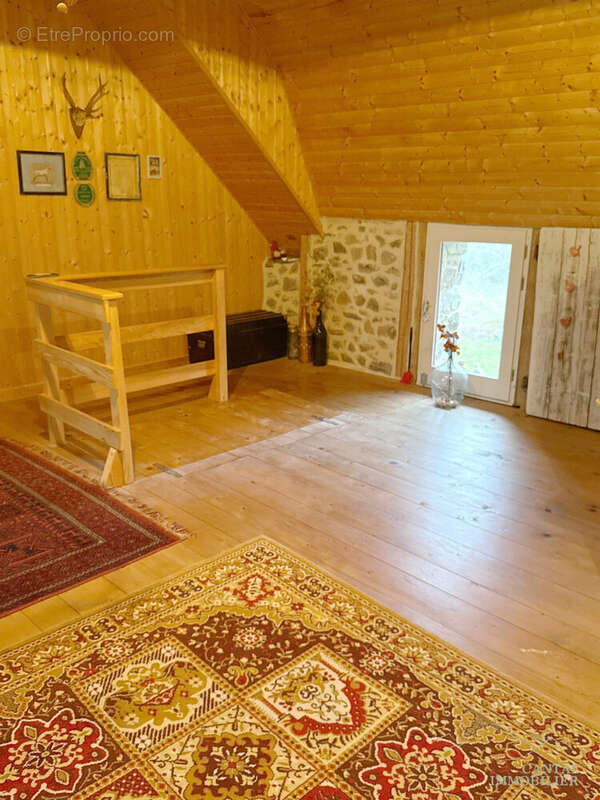 1er étage détail - Maison à SAINT-DONAT