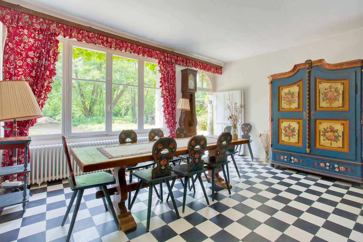 Maison 651 m² à Chateau-Landon  - photo 8