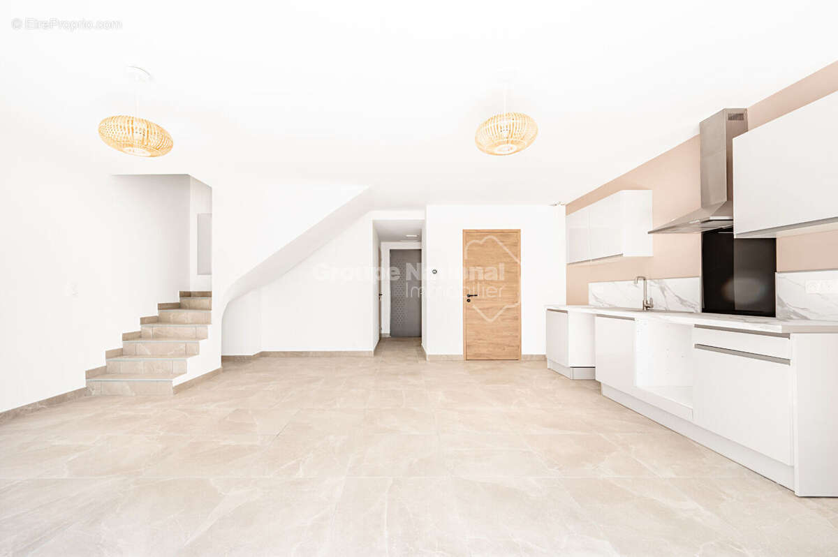 Maison à VINON-SUR-VERDON