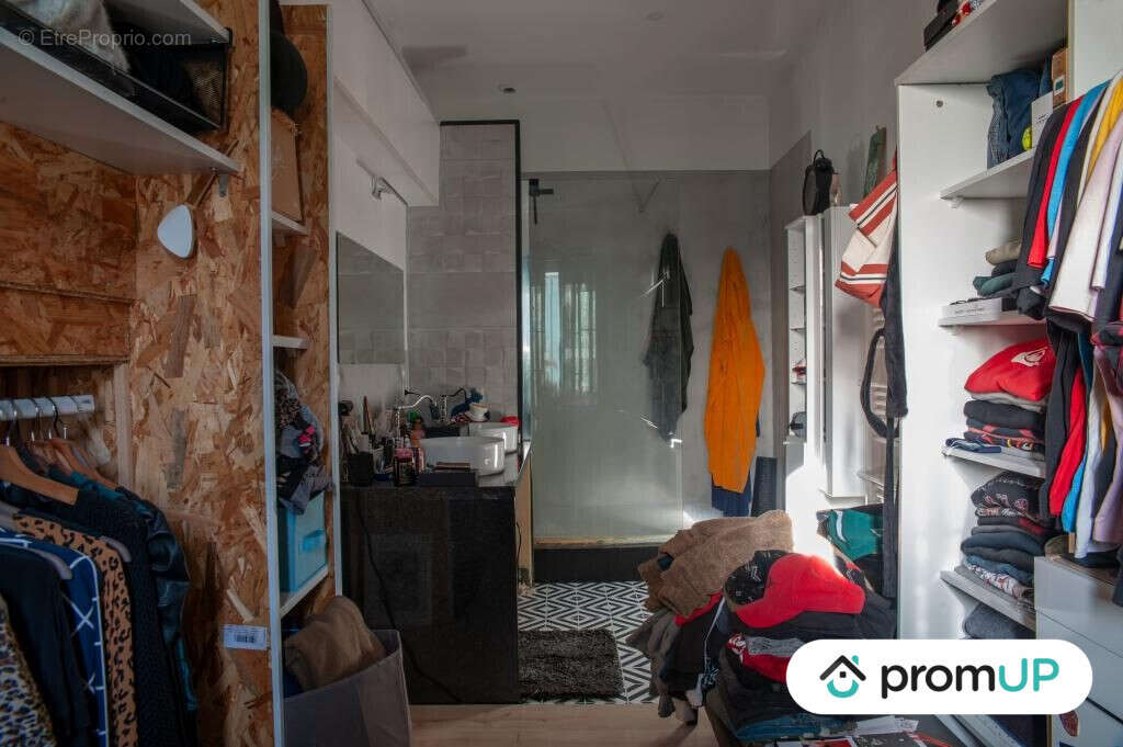 Maison à MONTJAVOULT