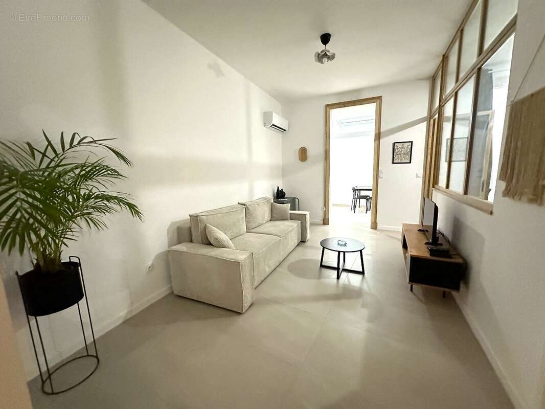 Appartement T2, refait à neuf avec cour en centre-ville - photo 3