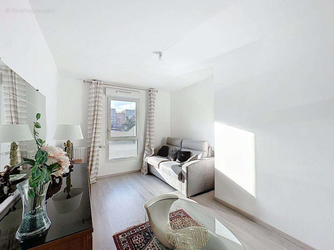 Appartement à PIERRE-BENITE