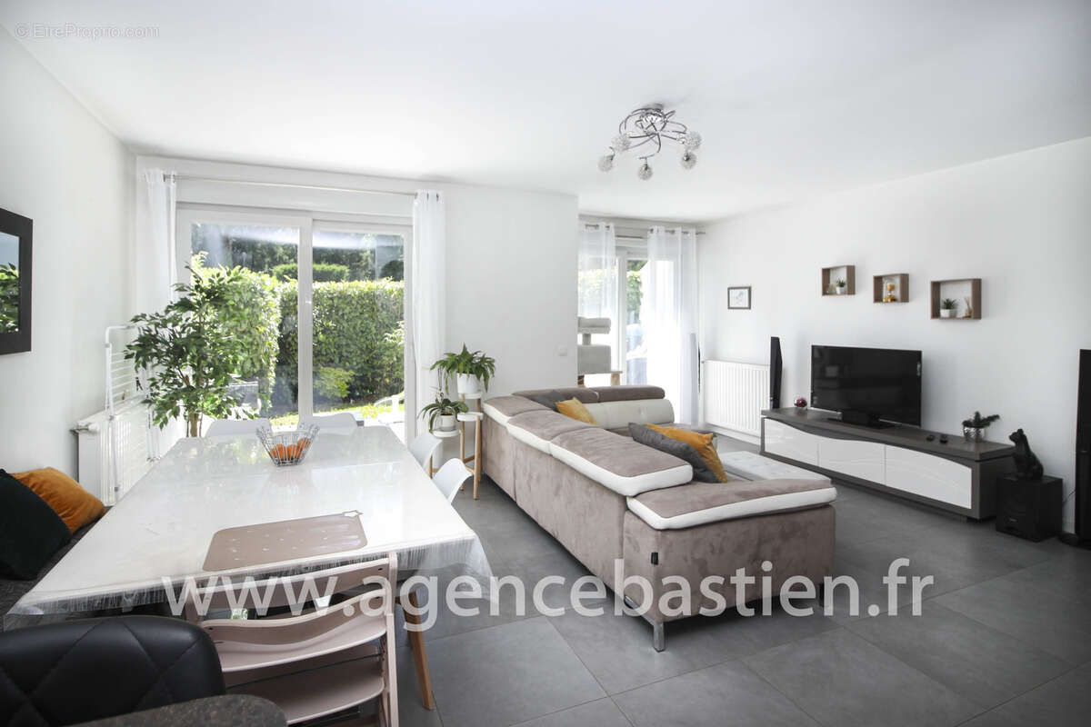 Appartement à CESSY