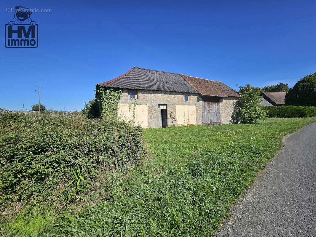 n°4 - Commerce à RILHAC-LASTOURS