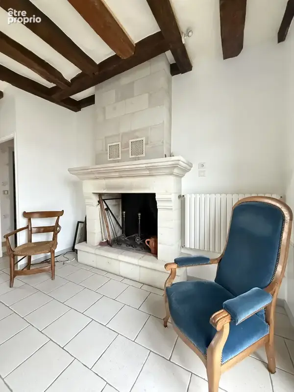 Une maison en tuffeau pleine de potentiel avec piscine et dépendances à Saumur - photo 4