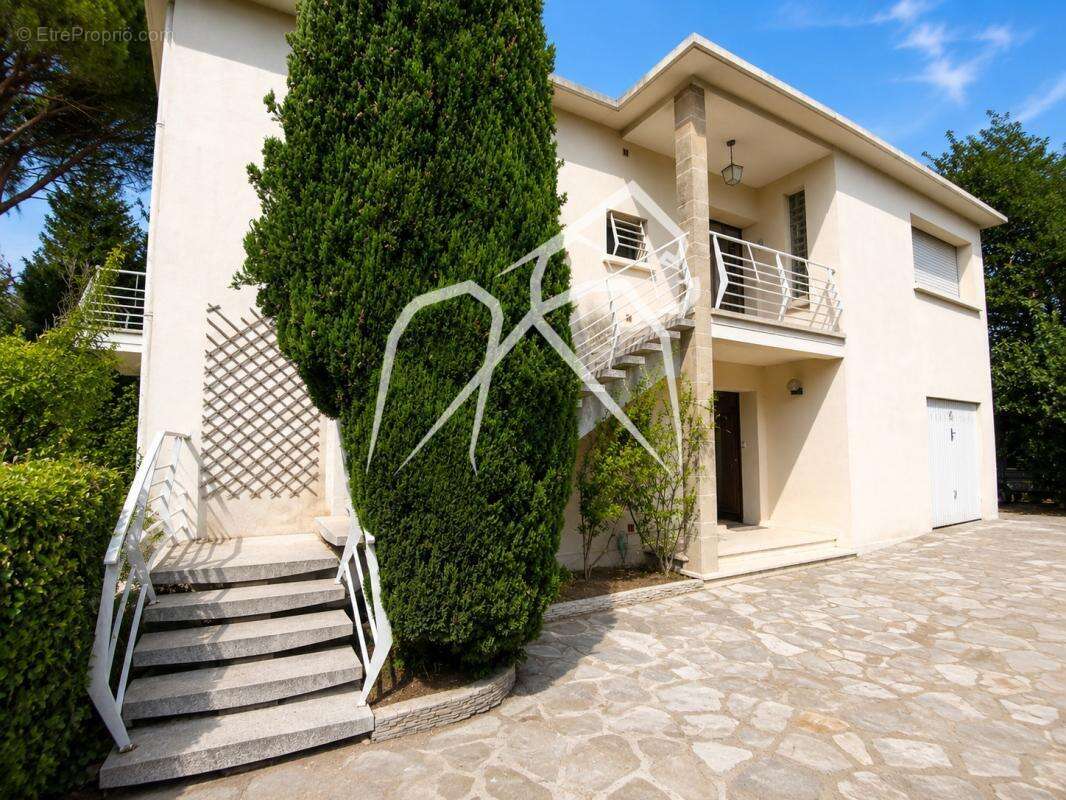 Rare à Montpellier Aiguerelles  Maison 8 pièces 230 m² avec piscine et terrain de 1 100 m²  fort potentiel – nombreux aménagemen - photo 19