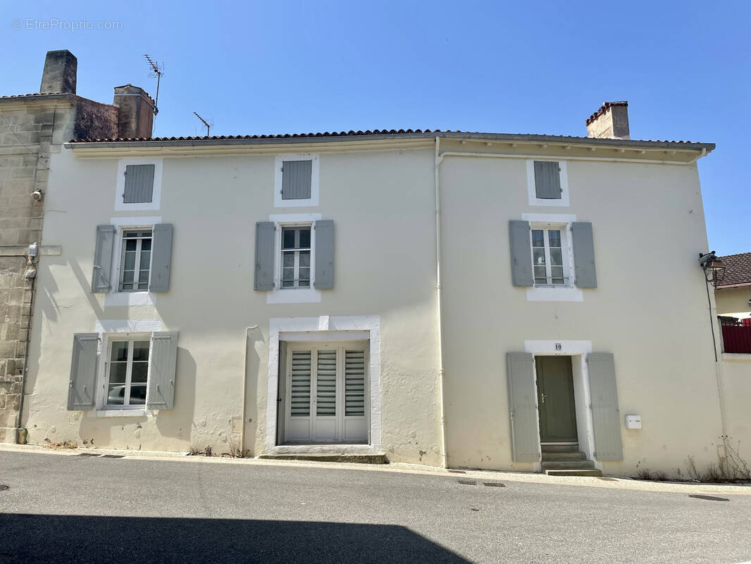 Maison à SAINT-SAVINIEN