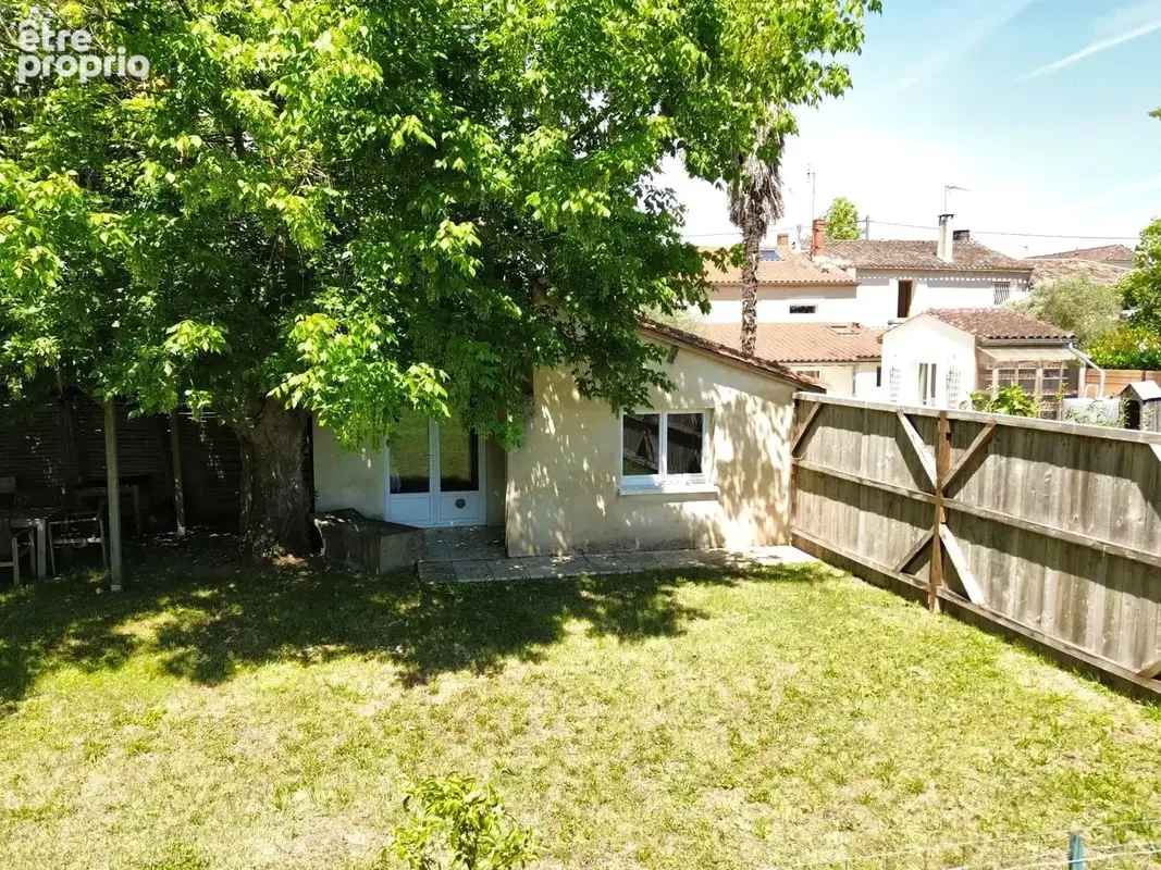Belle maison en pierre rénovée avec nombreuses dépendances, jardin clos et fort potentiel - photo 17