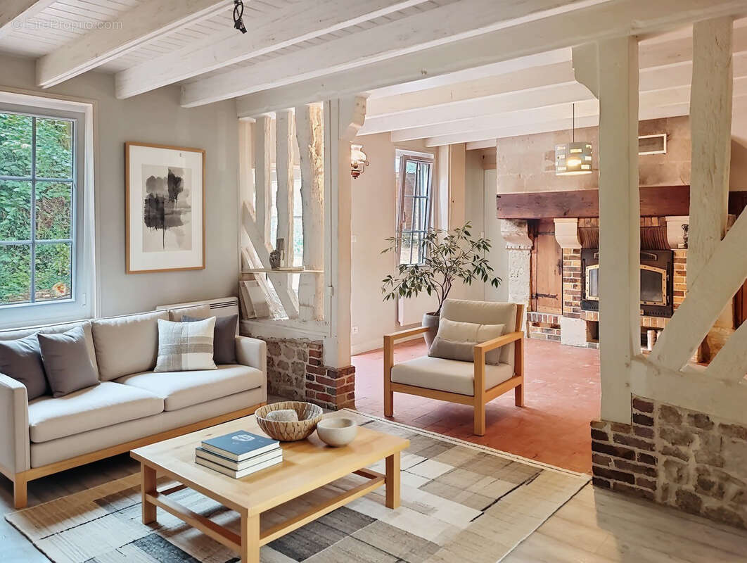 Maison à CRESSEVEUILLE