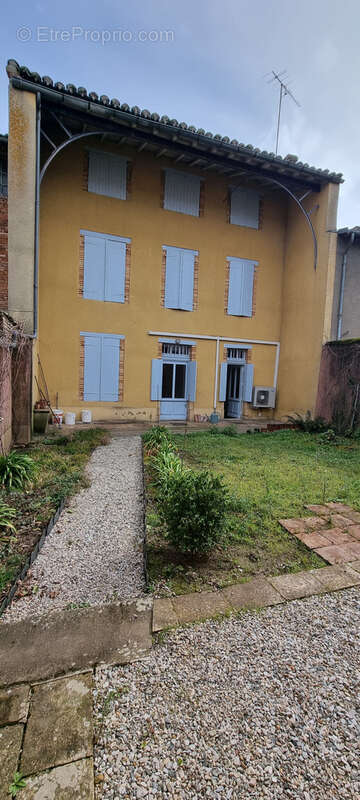 Maison à NEGREPELISSE