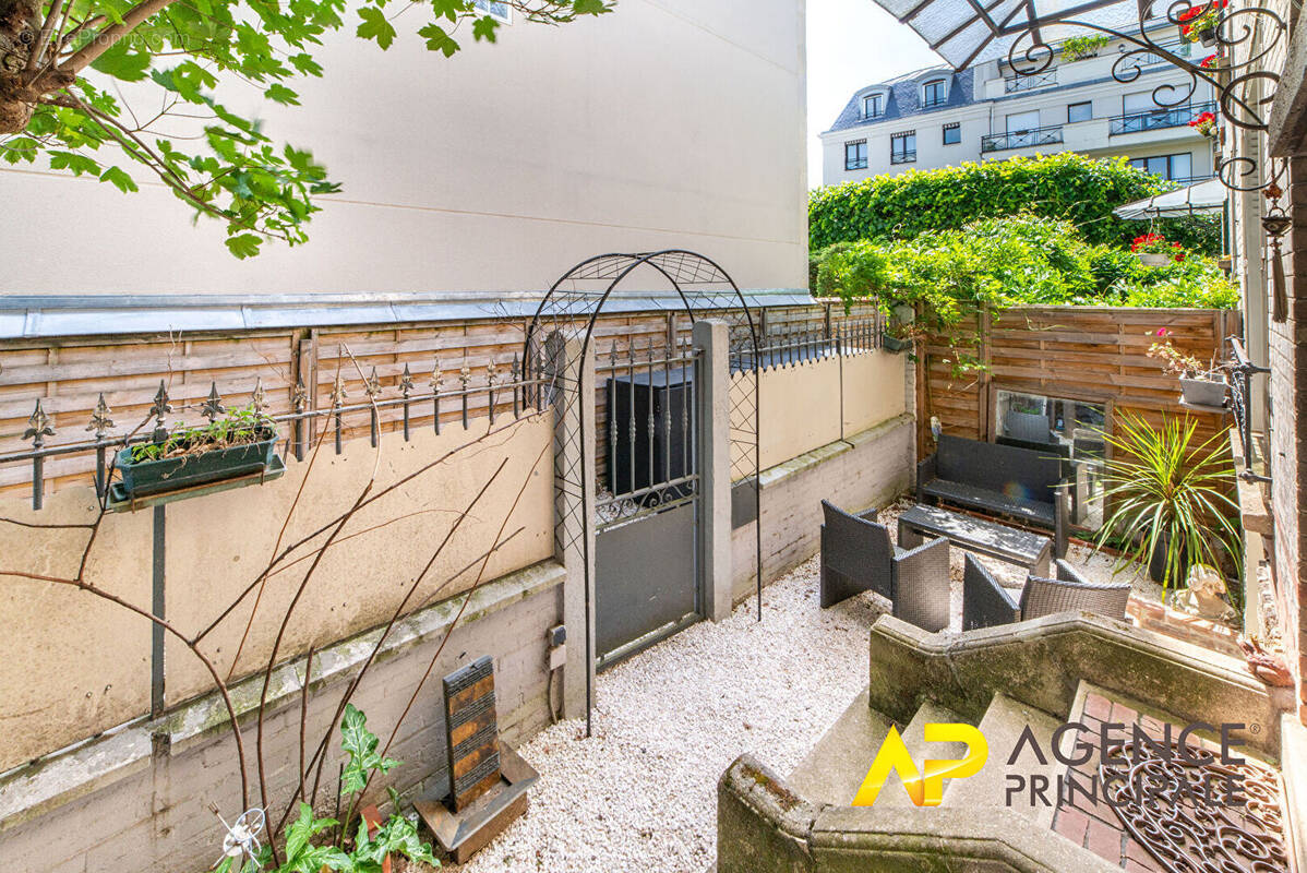 Maison à LA GARENNE-COLOMBES