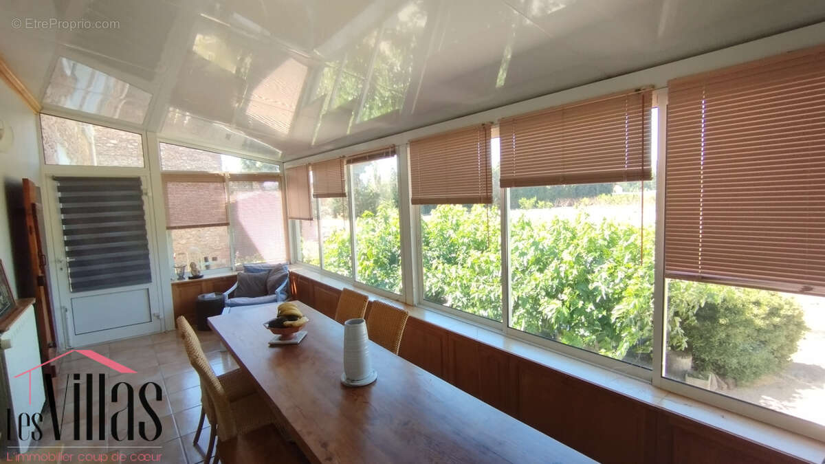 Mas de caractère rénové   195 m2 habitables sur plus de 550 m2 de terrain - photo 5