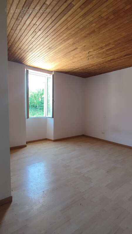 Maison à MONTAIGU-DE-QUERCY