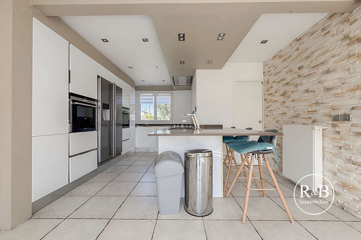 Maison à LES CLAYES-SOUS-BOIS