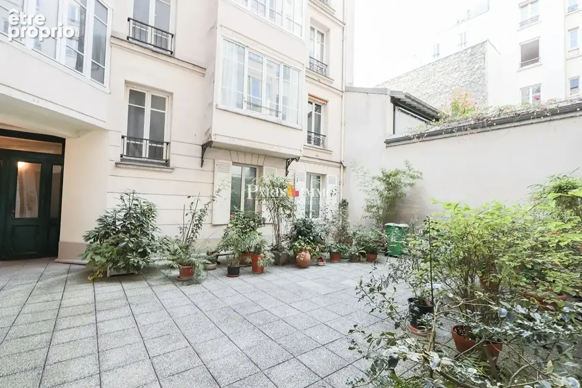 Paris 18e Abbesses - Rue Burq - Charme et calme au coeur de Montmartre - photo 10