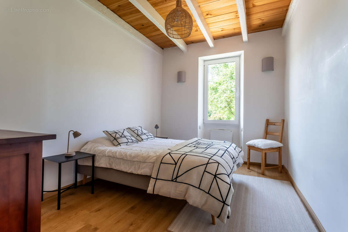 Maison à CASTELNAU-MONTRATIER