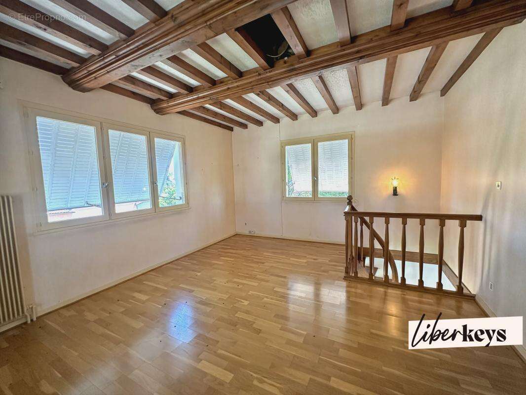 Maison familiale de 8 pièces – 186 m² – Terrain de 1 274 m² – Charly - photo 5