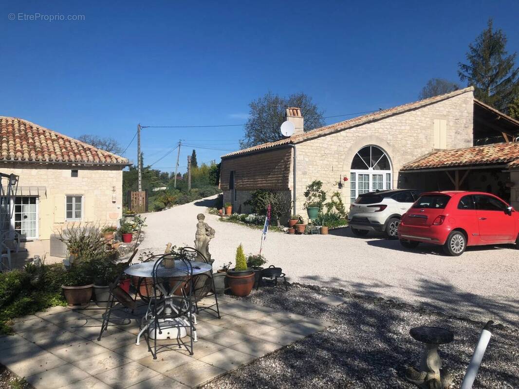 Maison à MONTAIGU-DE-QUERCY