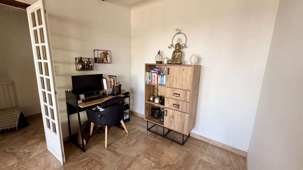 Appartement 860 m² à Marseille-16e  - photo 7
