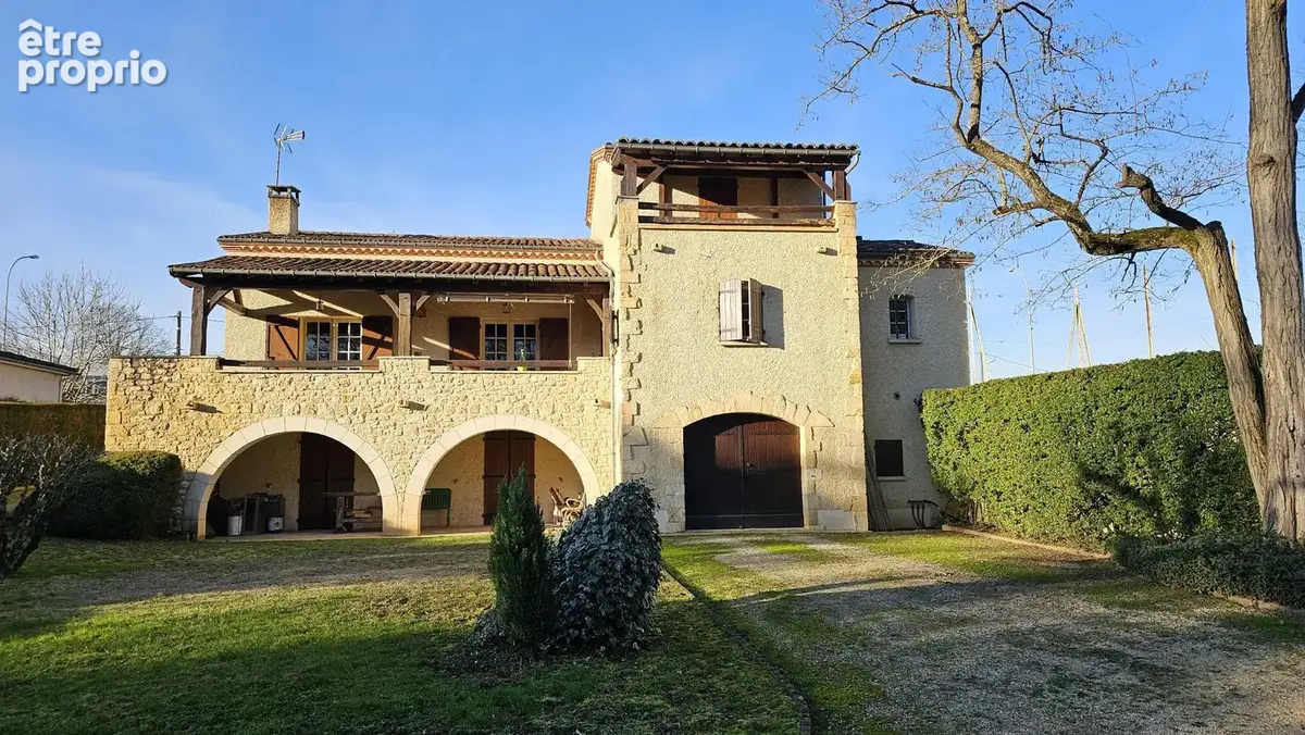 Belle villa en pierre au bord de la rivière - photo 4