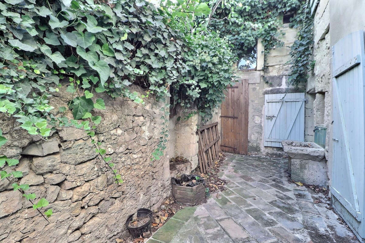 Maison à SAINT-BRES