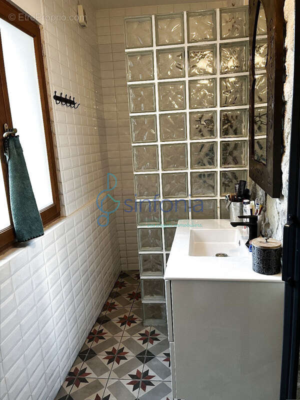 Moussac, maison en pierre au coeur du village avec piscine proche Uzes - photo 8