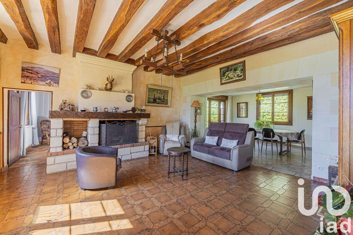 Photo 3 - Maison à NEUILLE-LE-LIERRE