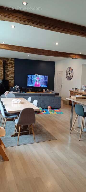 Maison à MONT-SAINT-SULPICE