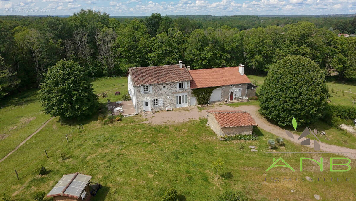 Maison à PIEGUT-PLUVIERS