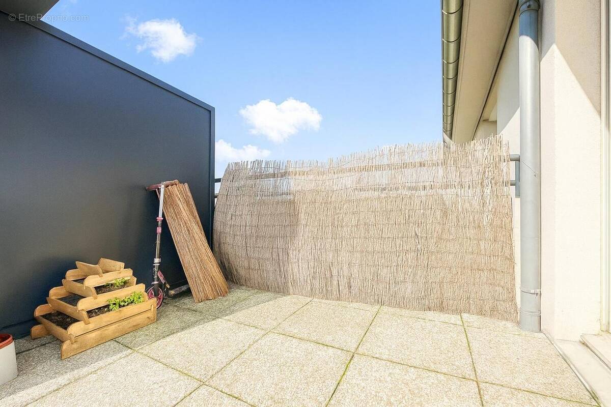   - Appartement à LYON-8E