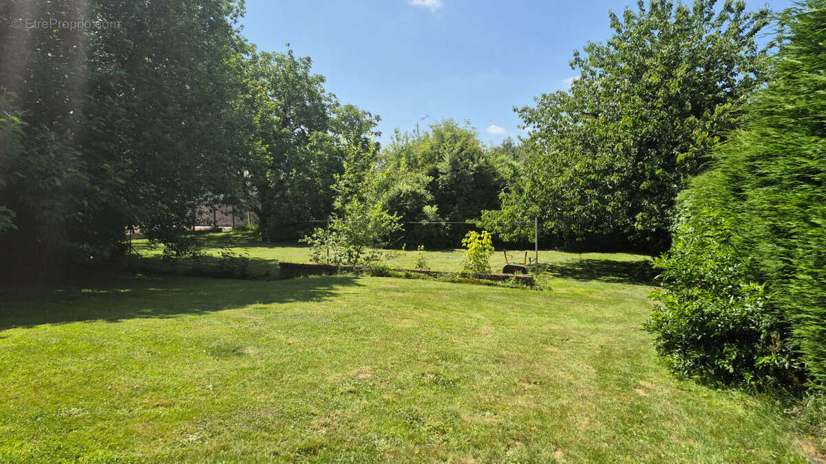 Maison à QUIEVRECHAIN