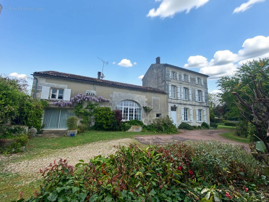 Maison à PUYMOYEN