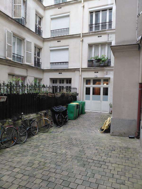 Appartement à PARIS-17E